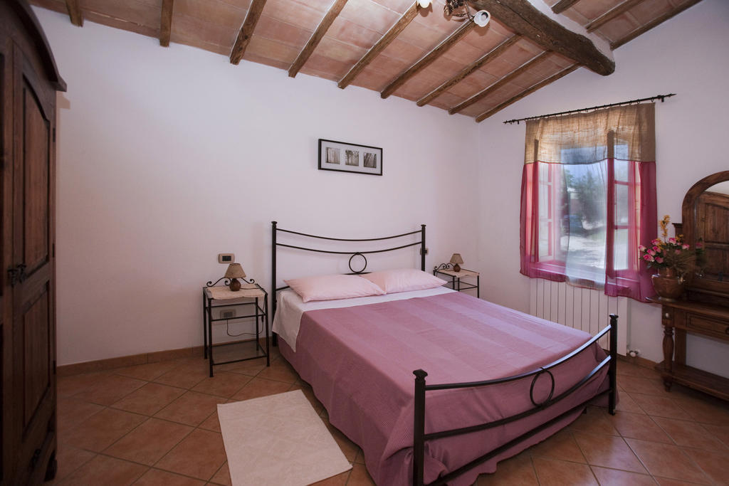 Agriturismo Podere Olivello In Val D'Orcia Монтальчино Номер фото
